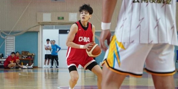 开云体育中国-中国女篮昨日与云南财大男篮进行教学赛 最终以95比86取胜