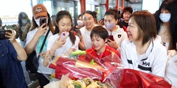 开云体育登录-虚假带货、坑害老百姓！央媒点名怒斥，孙颖莎全红婵均被牵连！